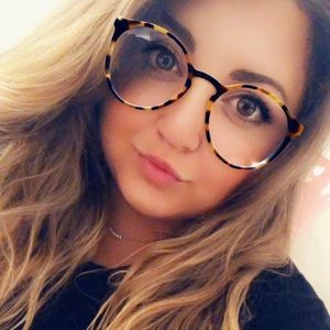 Meet your Posher, Angelica